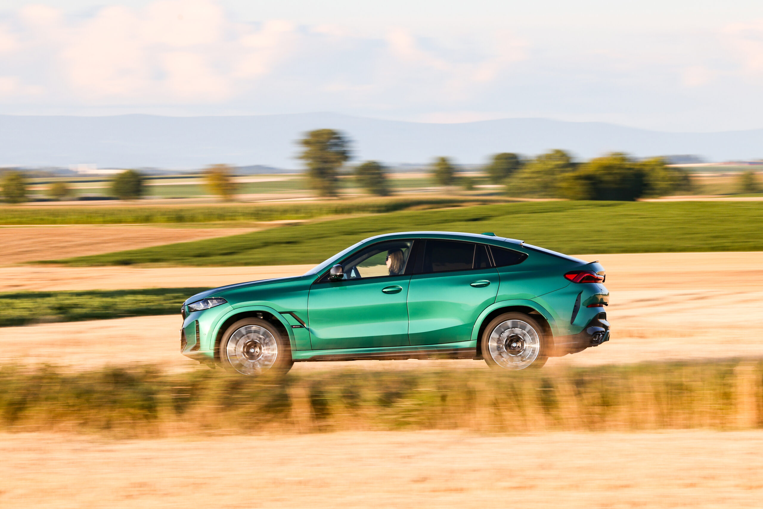 PRUEBA DE MANEJO BMW X6 M60i: KING OF COOL