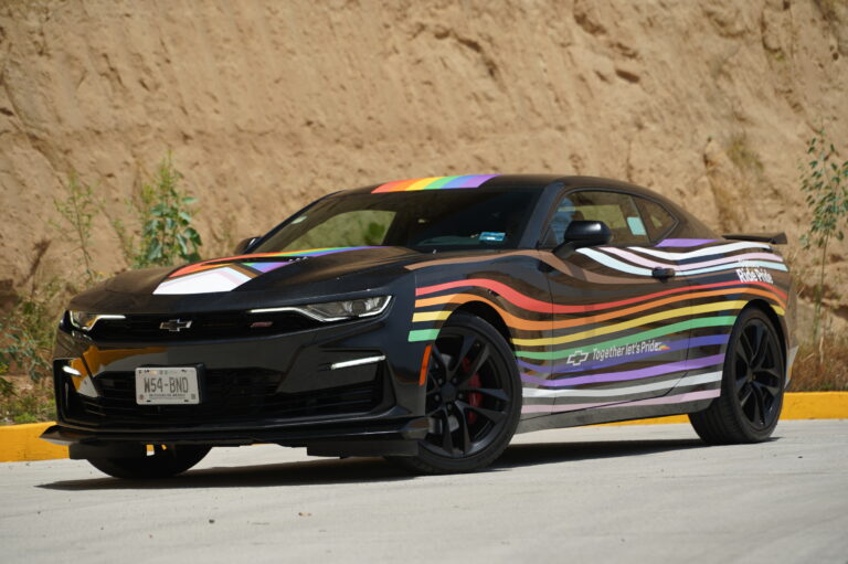 Chevrolet Camaro SS Rainbow: Un Icono de Rendimiento y Diversidad en el Orgullo LGBTQI+