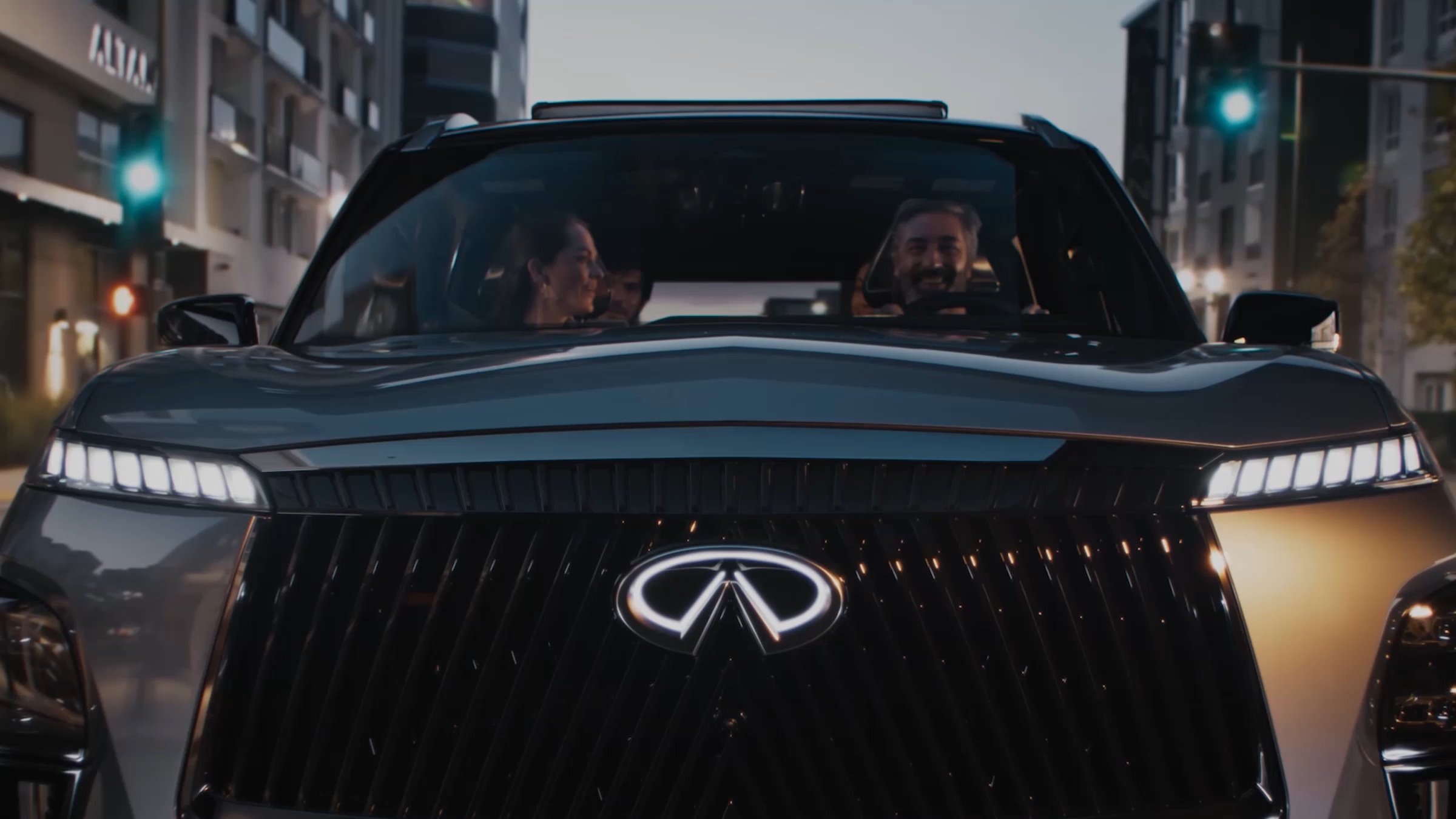 Infiniti QX80 2025: Innovador SUV de lujo japonés con tecnología avanzada y diseño exclusivo